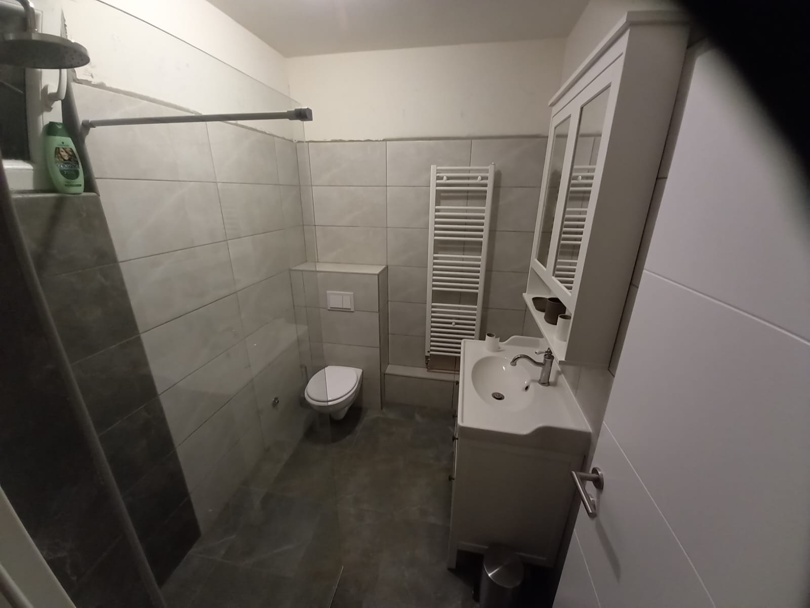 Kompletna kupaonica s grijanjem